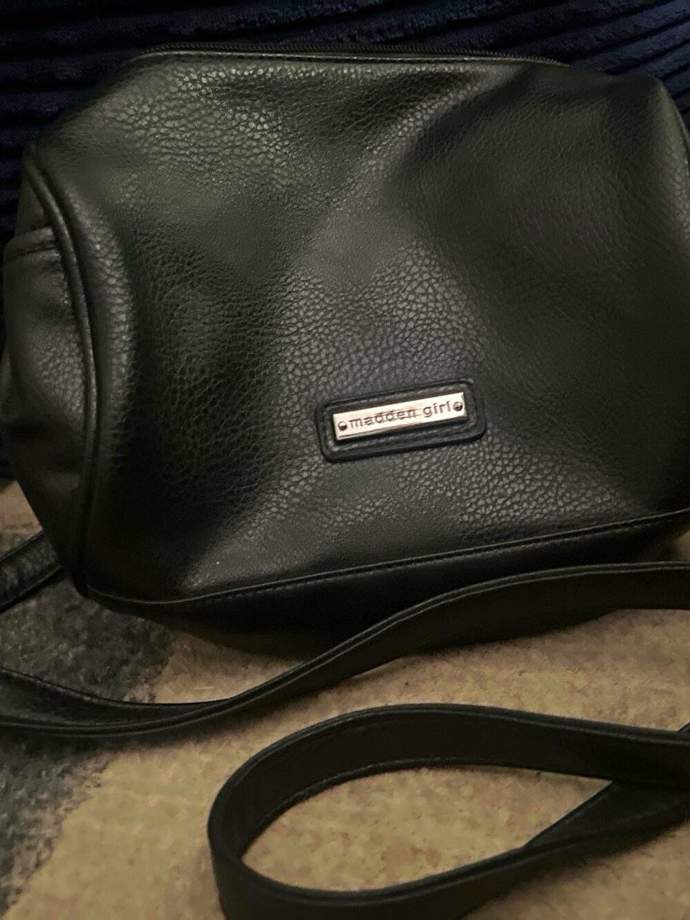 Madden Girl Black Pebbled Crossbody Bag Zip Closure Logo Accent Strap